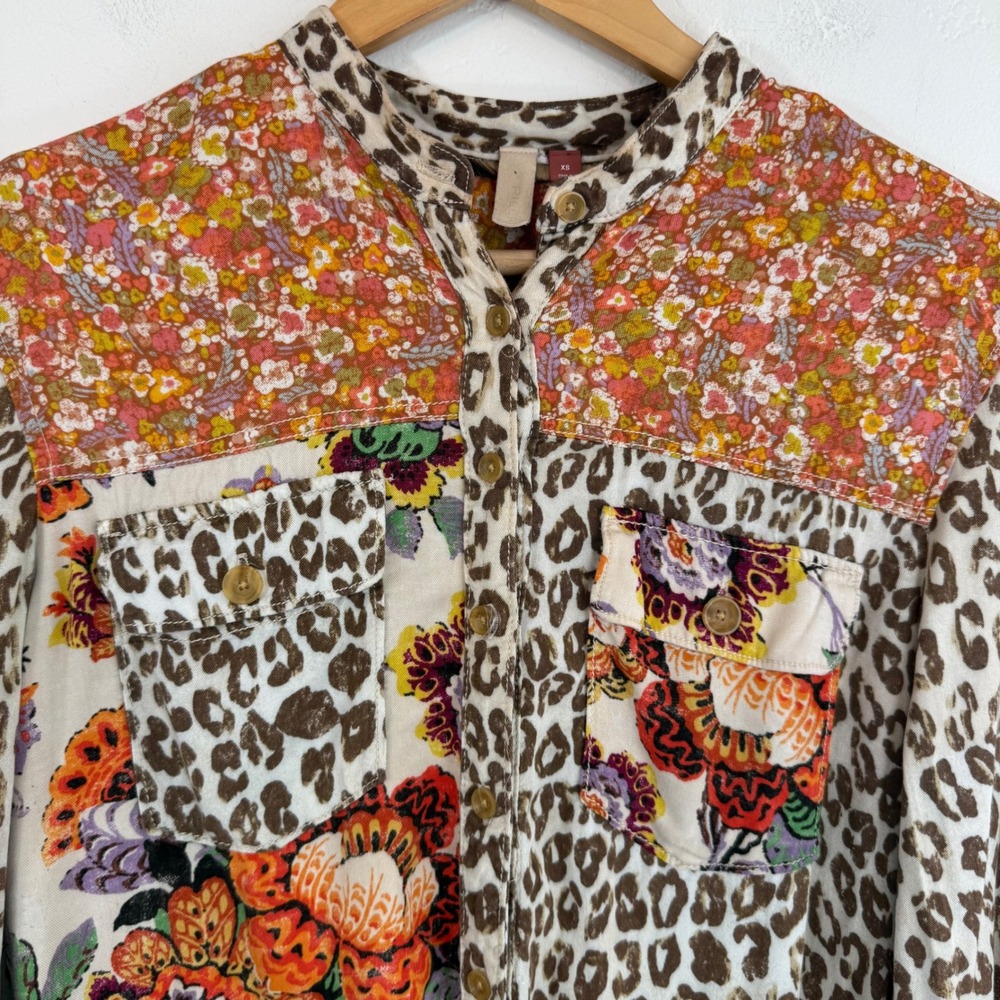 Pilcro Anthropologie Patchwork Shirt Leopard Floral Mixed Print XS Boho Eclectic - Picture 2 of 14